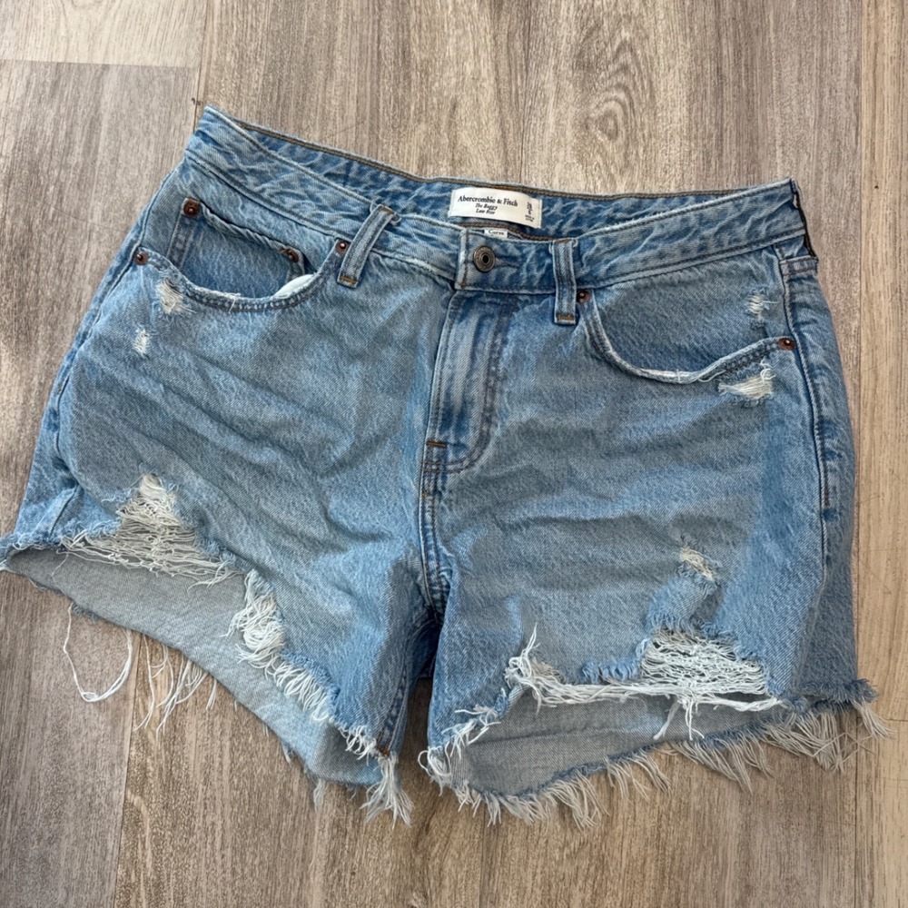 Abercrombie & Fitch Curve Love The Baggy Low Rise Distressed Denim Shorts 28 6
